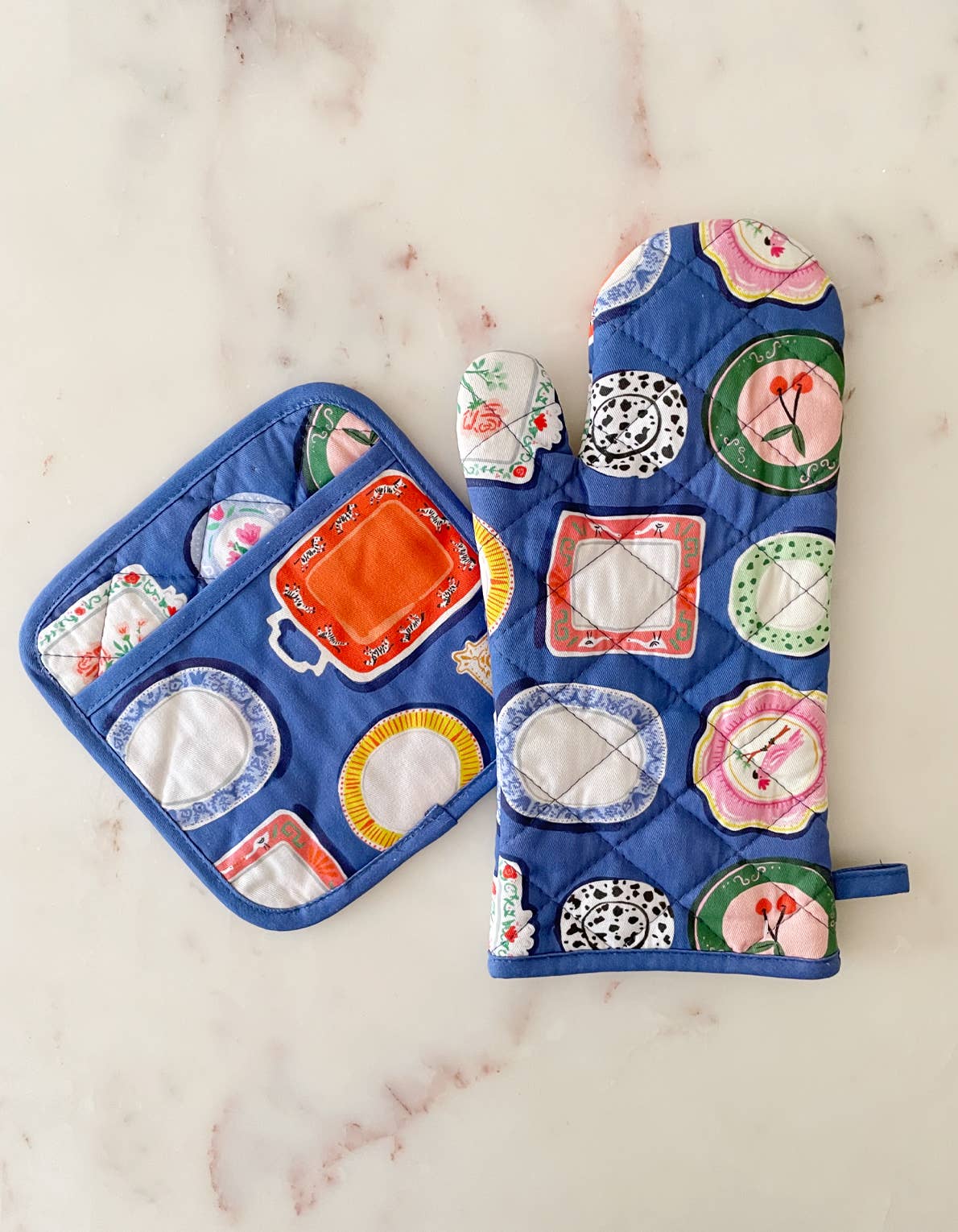 "Dinner Plates" Oven Mitt + Pot Holder Set