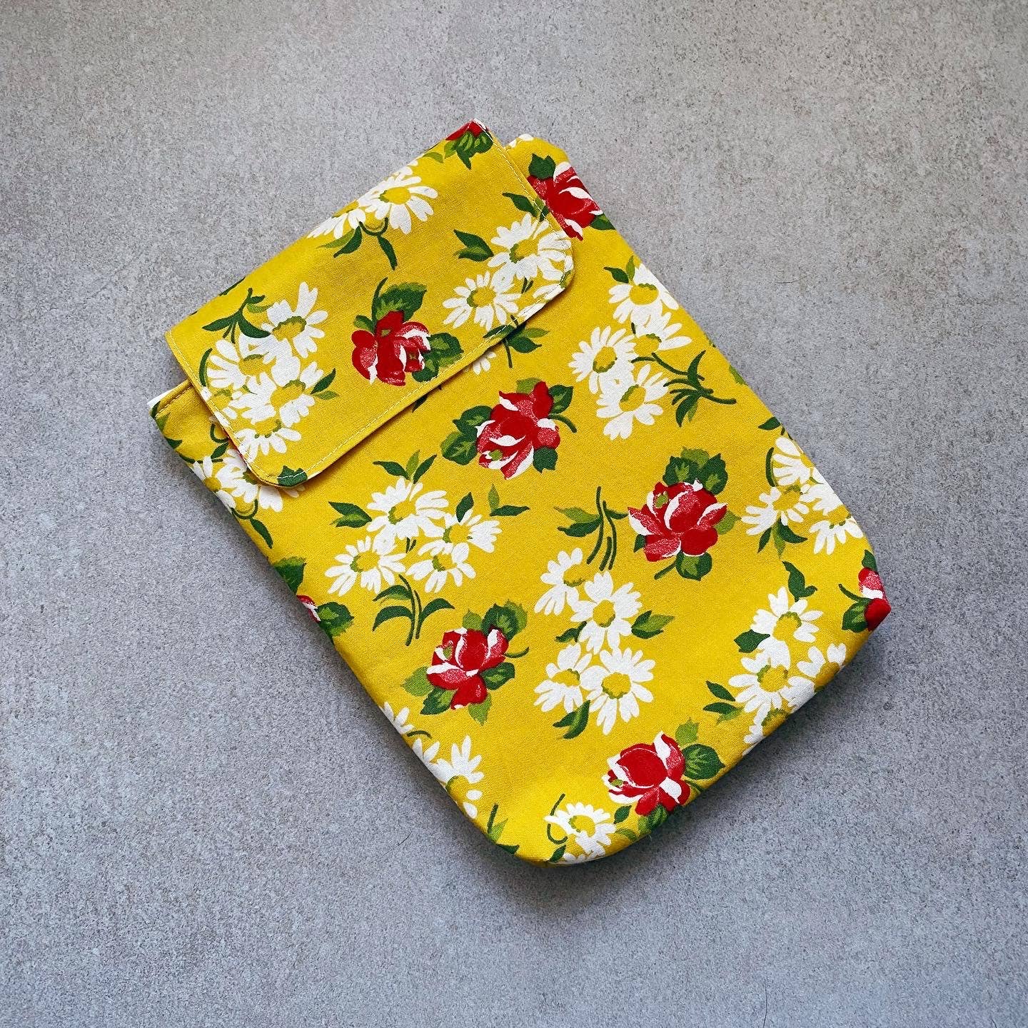 Retro Floral Padded Book Sleeve with Flap Closure